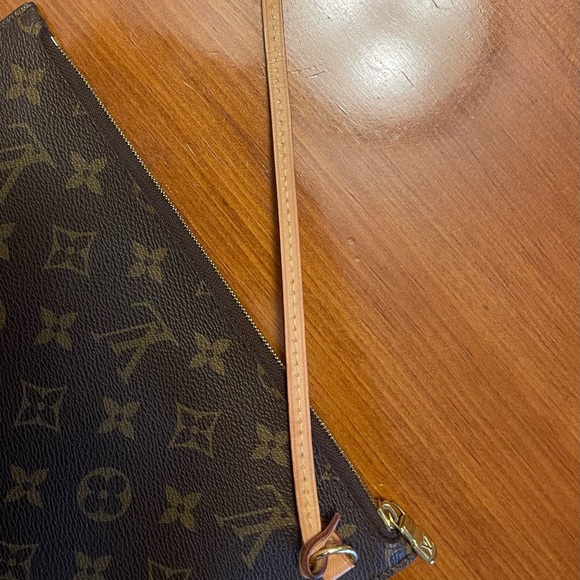 Louis Vuitton Neverfull MM Pouch - Picture 4 of 10